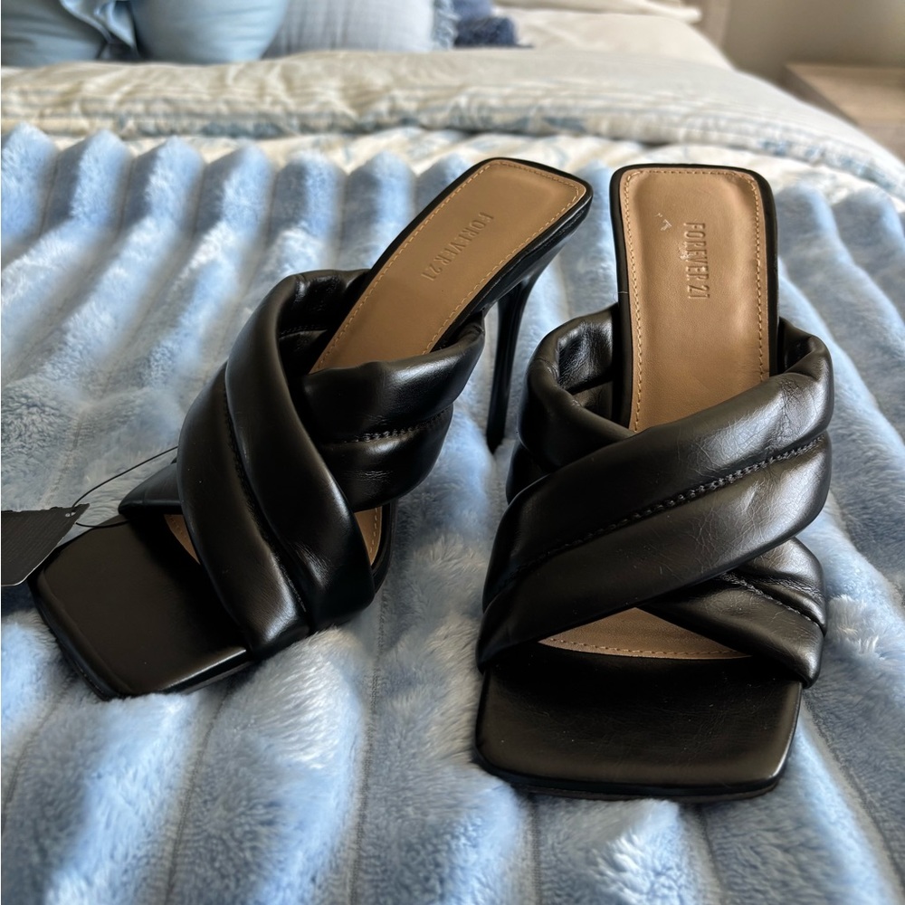 NWT Forever 21 Black Twisted Strap Square-Toe High Heels - Size 6.5
